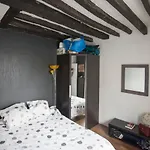 Bright Apt Republique