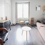 Bright Apt Republique
