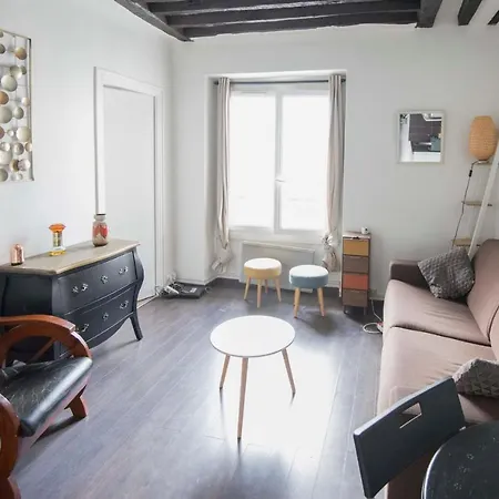 Bright Apt Republique